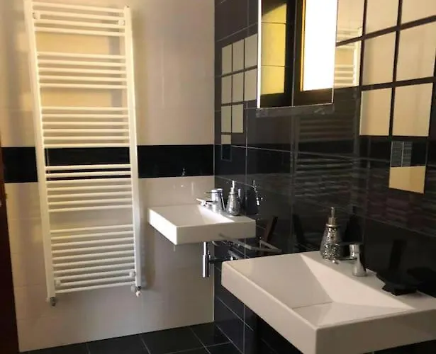 Дом отдыха Private Pool & House - Serenity Ансьян