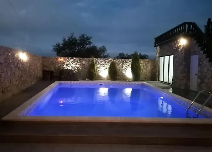 Дом отдыха Private Pool & House - Serenity Ансьян